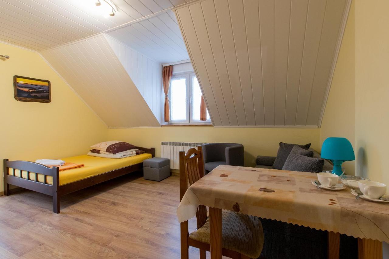 Dworek Julia - Klimatyzowane Komfortowe Nad Solina - Bieszczady Homestay *